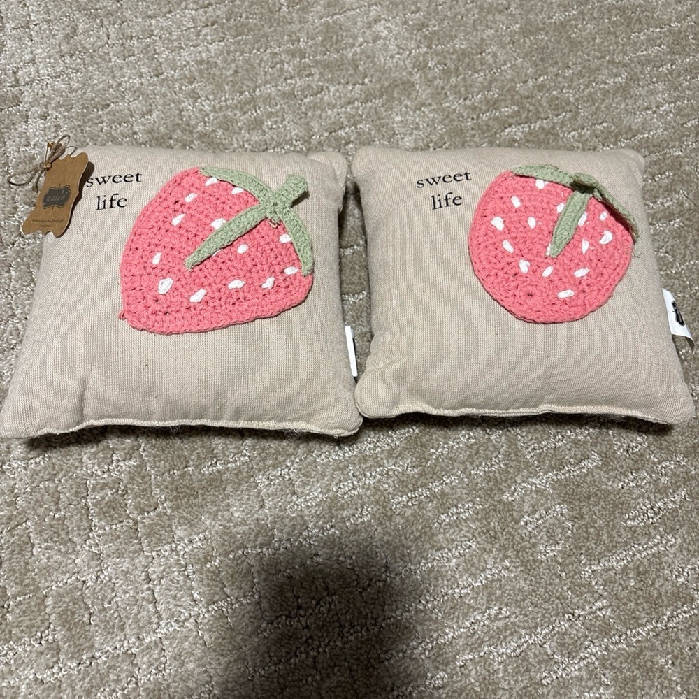 Mud Pie Sweet Life Strawberry 8x8 Hook Wool Mini Pillows Set of 2